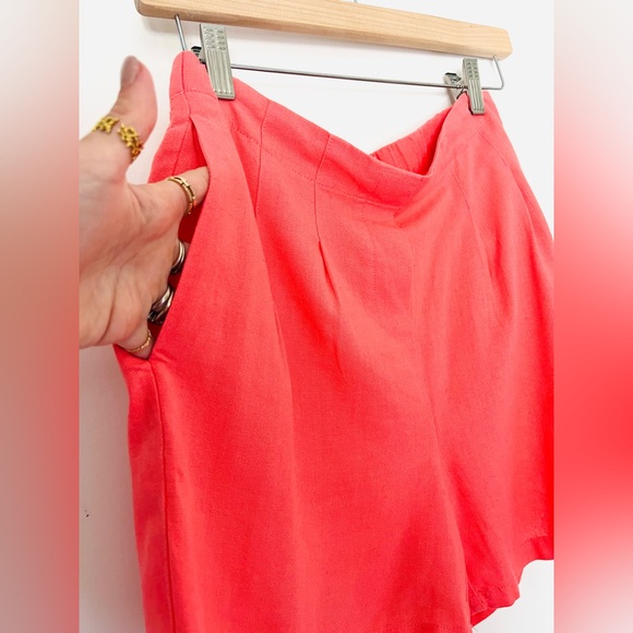 Vero Moda | Jesmilo High-Waist Box-Pleat Shorts in Georgia Peach - Picture 7 of 7